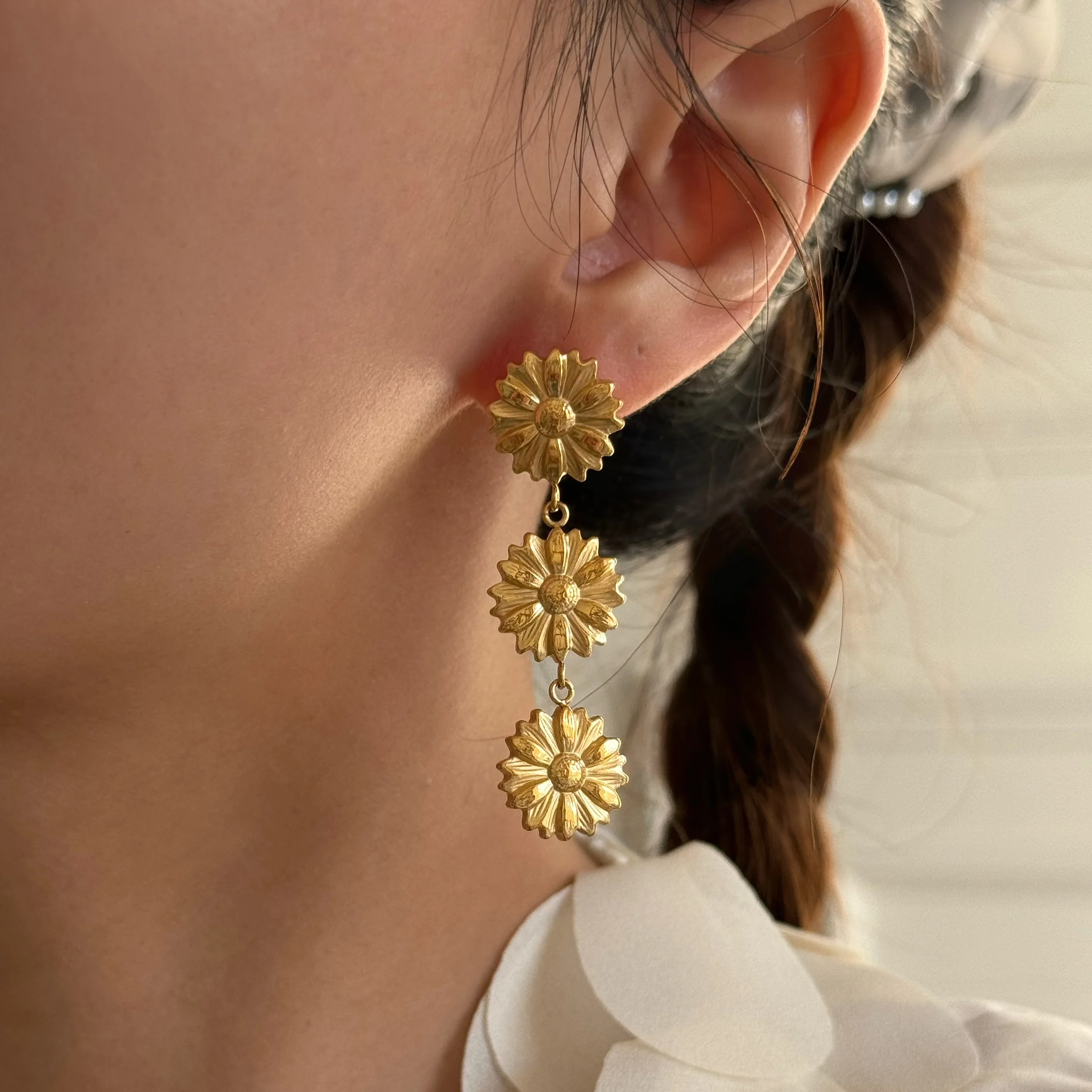 DASEIN 18k Gold Plated Vintage Medieval Daisy Rural Style Sunflower Earrings Hypoallergenic Stainless Steel High Quality Jewelry