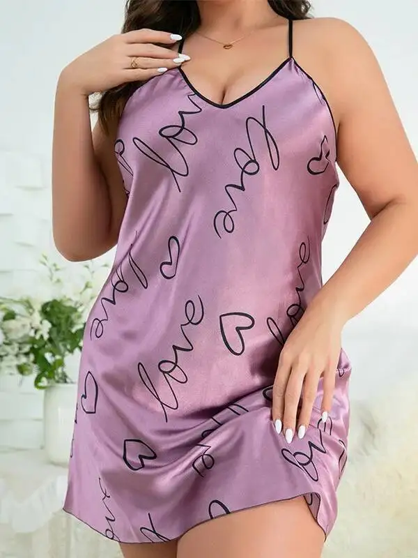 女性の背中の開いたソリッドカラーのドレスハートレタープリントナイトドレスカジュアルルーズホームウェアアイスシルクドレス女性のための魅力的な GRPO