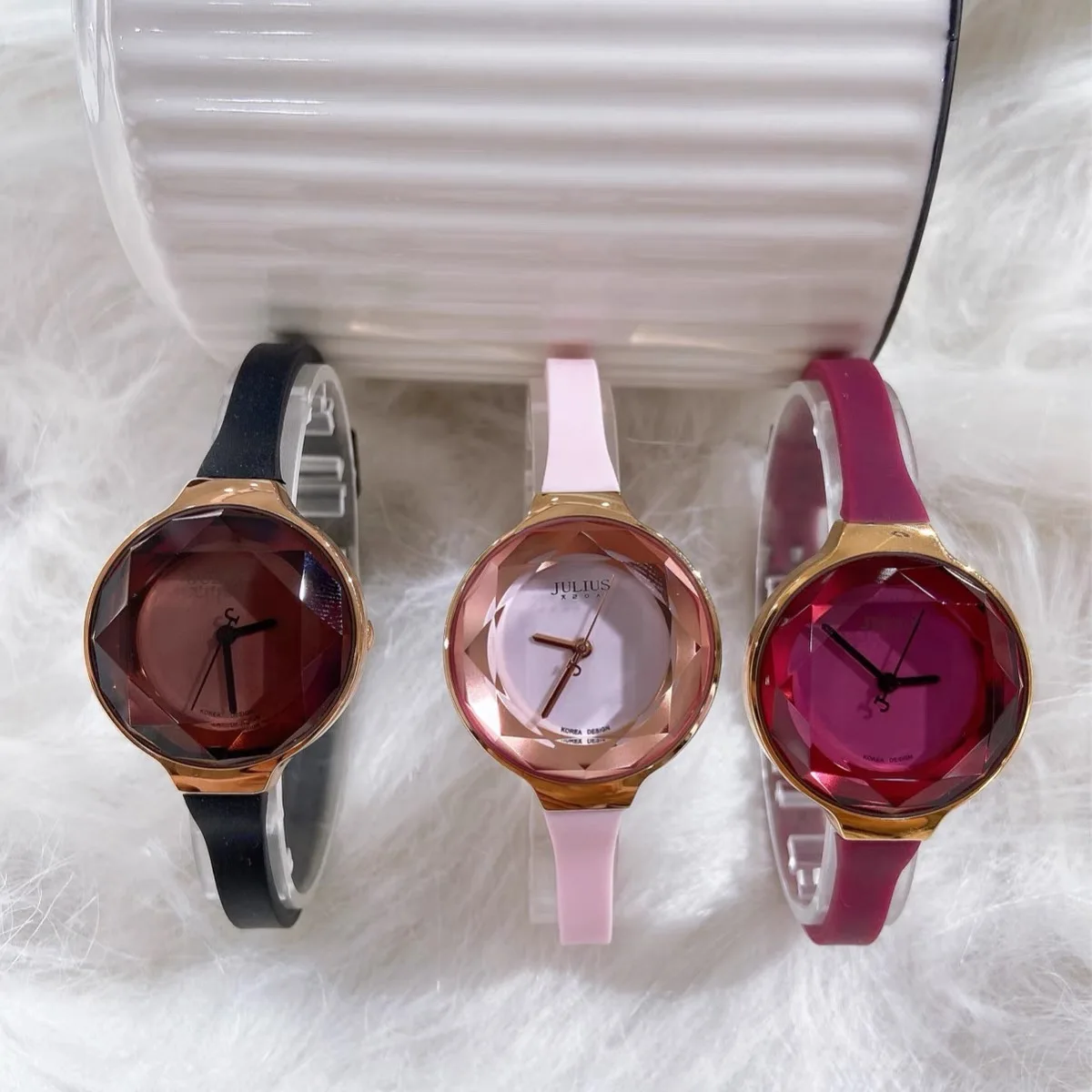 정교한 여성용 손목시계, 레트로 캔디 컬러의 고급스럽고 세련된 여성용 시계, 트렌디한 여성용 시계.