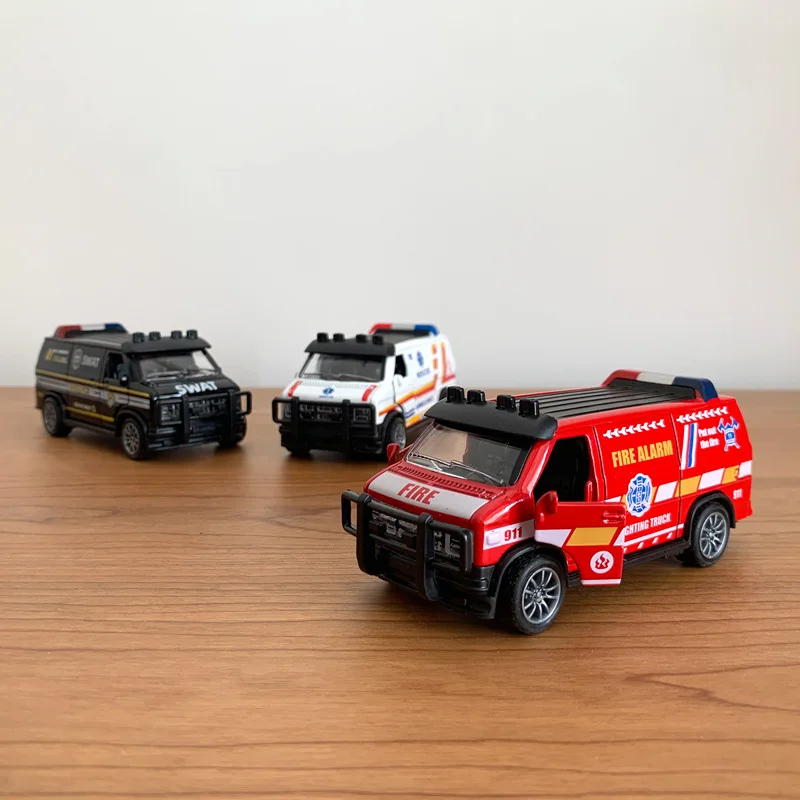 1:32 Simulation Ambulance Model Alloy Pull Back Die-casting Car Toy Police Special Car Children\'s Toy Gift