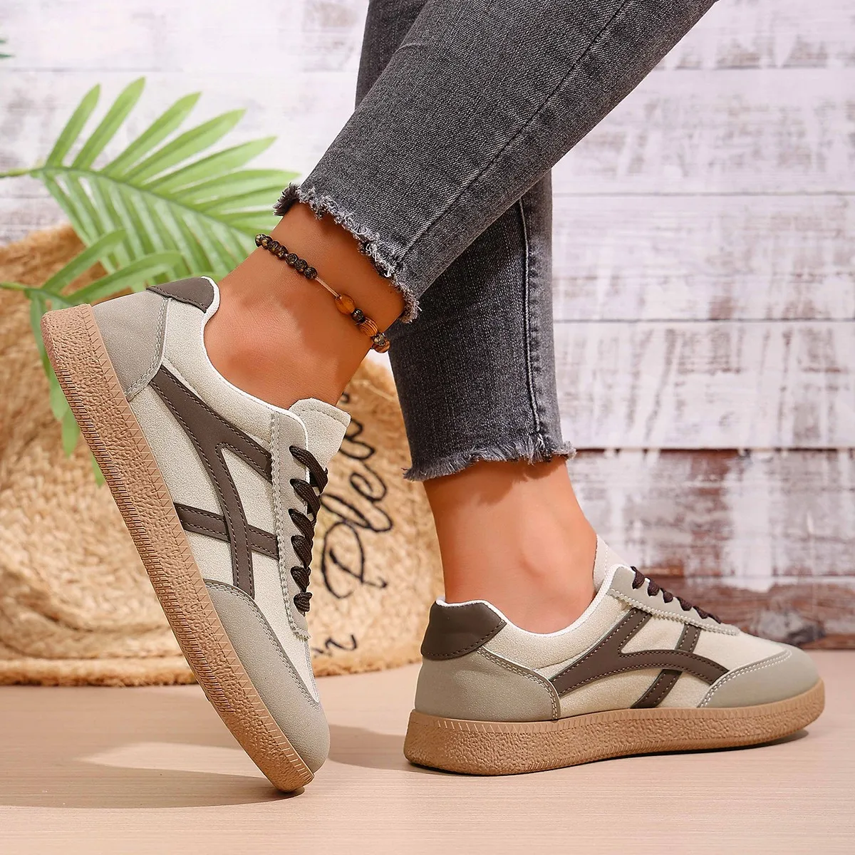 2026 Herbst Damenmode Wildleder-Sneaker mit Doppelschnalle und Metall-Details Leichte Atmungsaktive Bequeme Freizeitschuhe – Detail 7