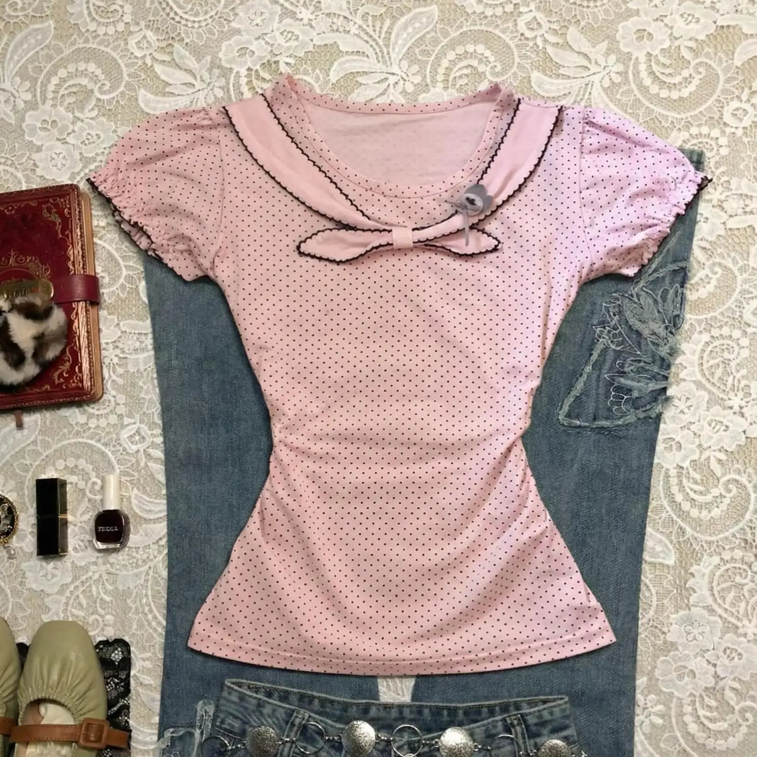 Camiseta Americana Vintage Millennium, Estilo Dulce y Fresco, Color Rosa Claro Asiático, con Estampado de Puntos, Cuello Redondo y Lazo Pequeño