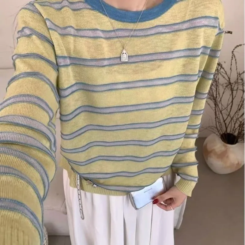 Camiseta Feminina de Malha Listrada com Proteção Solar, Manga Longa, Solta, Transparente, Respirável, com Bainha de Fio Macio, Pulôver Casual para o Dia a Dia
