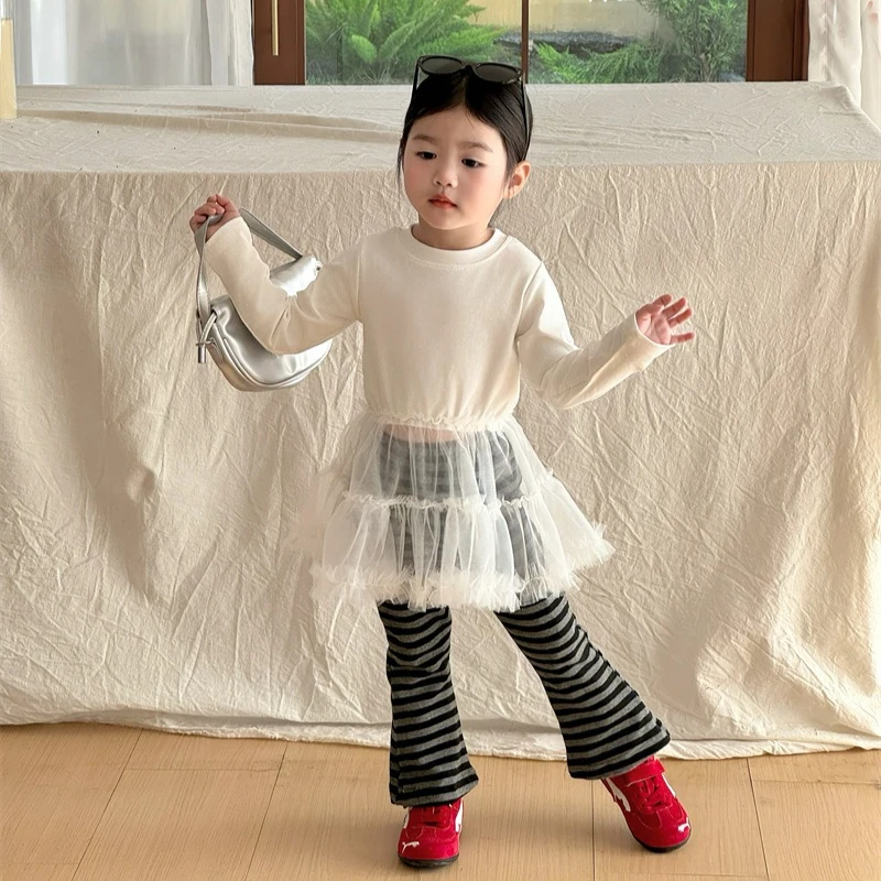 

Костюм для девочек, весна/лето 2026, новая детская одежда, футболка с длинными рукавами и пряжами для девочек, полосатые брюки-клеш, комплект из двух предметов
