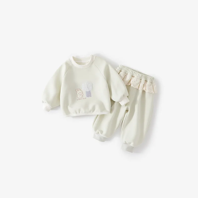Baby girl's two-piece sweatshirt set, soft and cozy, for children in spring and autumnALace-like sweatpants cartoon baby outing
