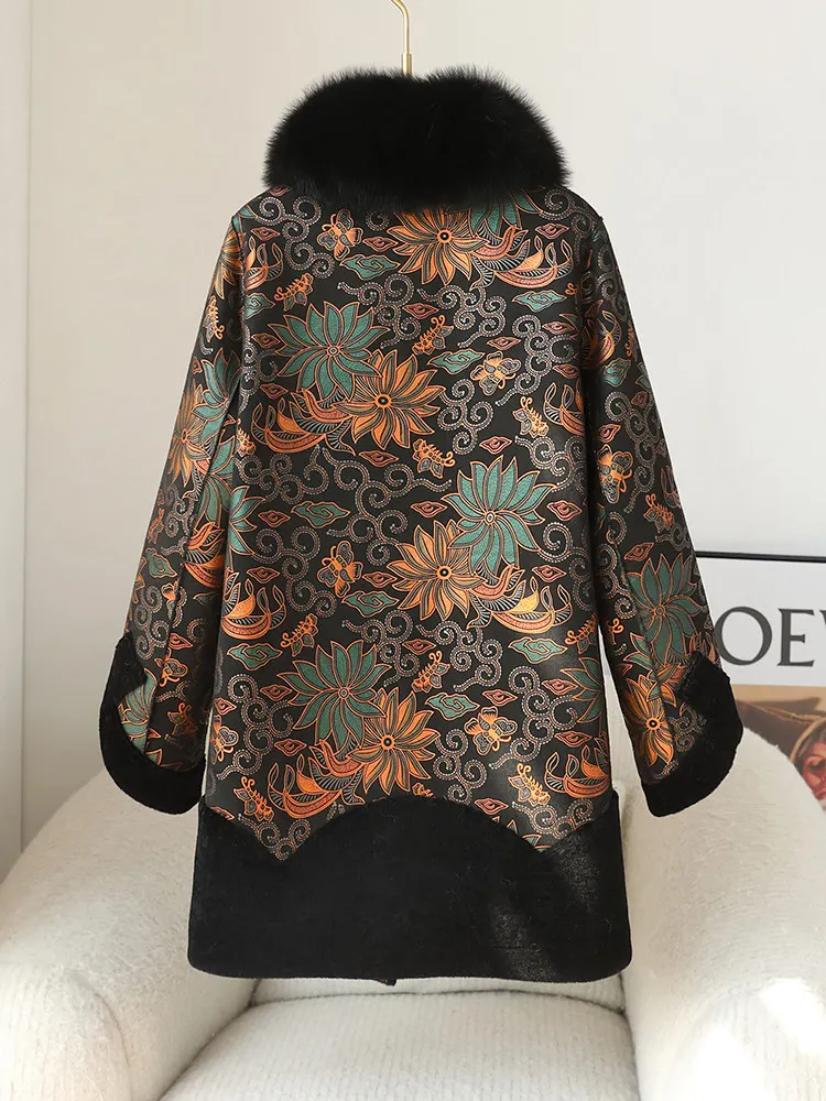 معطف فرو من جلد الخراف للأمهات المسنات الجديد في منتصف العمر ومعطف فرو نسائي متوسط الطول بياقة من فرو الثعلب والفرو والزهور من جلد الغنم