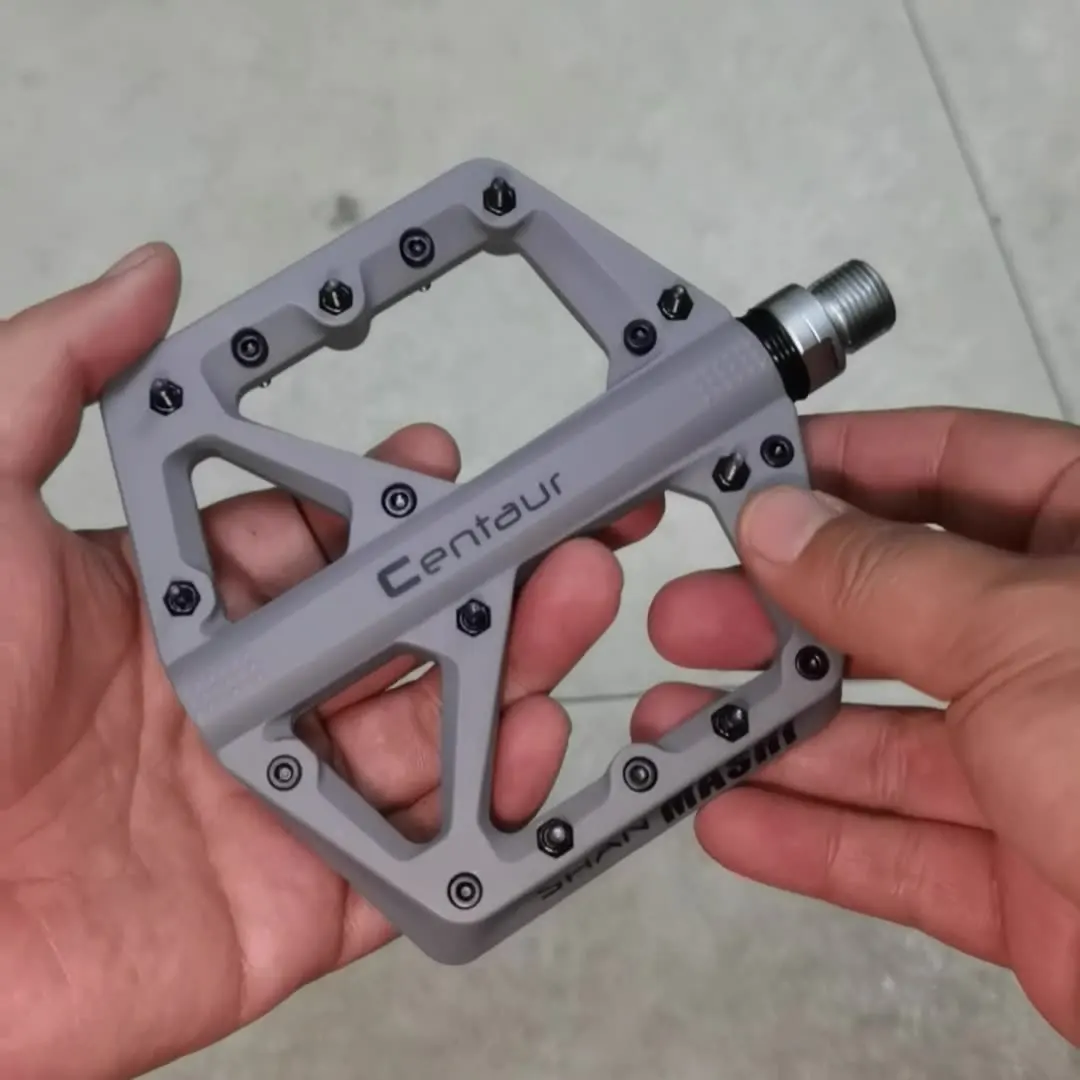 

N13 Flat Mountain Bike pedals , for Bicycle pedal mtb bike/DH bike /Dirt Bike Pedal with replace-able anti-slip pins