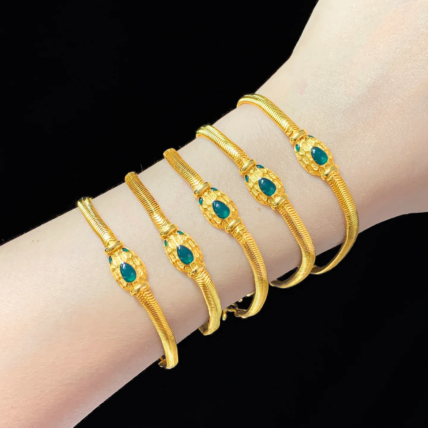 

Эмалевый браслет с маленькой зеленой змеей для женщин, 24-каратное золото AU999 - Изысканный дизайн змеи из эмали, чистое 24-каратное золото, для повседневного стиля.