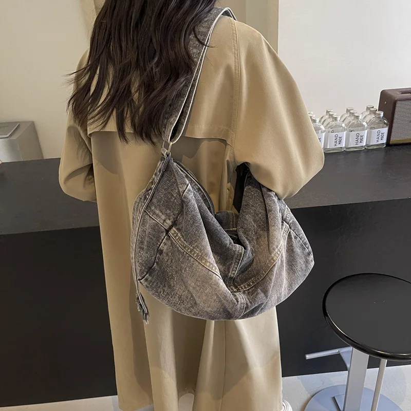 Retro distressed washed denim women's tote bag, large capacity fitness men's shoulder bag, commuting single shoulder bag