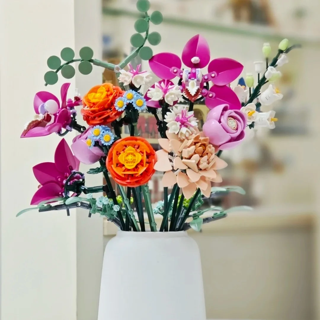 

2025 NEW Romantic Pretty Pink Flower Bouquet Building Blocks Creative Home Decoration Kids Educational Toys Holiday Gifts 749PCS