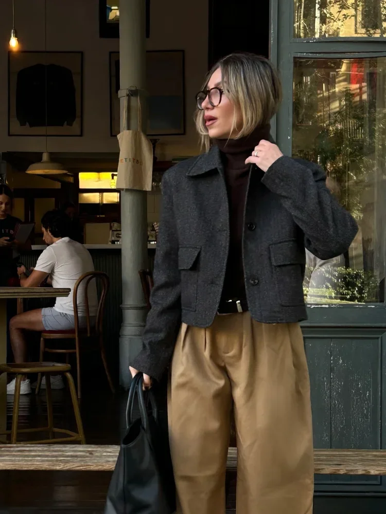 2024 Herfst Effen Korte Wollen Jassen Vrouwen Fashion Chic Revers Lange Mouwen Met Pocket Jassen Nieuwe Vrouwelijke Warme Straat Bovenkleding