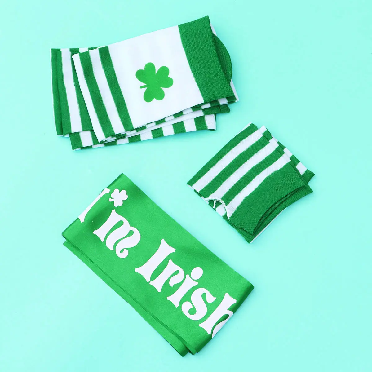 conjunto-de-acessorios-para-o-dia-de-sao-patricio-luvas-verdes-listradas-ate-o-cotovelo-meias-com-trevo-e-faixa-'eu-sou-irlandes'-para-desfile