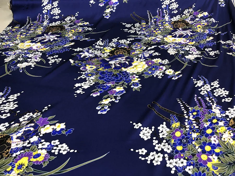 25 momme ชุดกี่เพ้าผ้าไหมแท้คุณภาพสูงสีน้ำเงินเข้มเข้มชุดดอกไม้ออกแบบอิงค์เจ็ทดิจิตอล