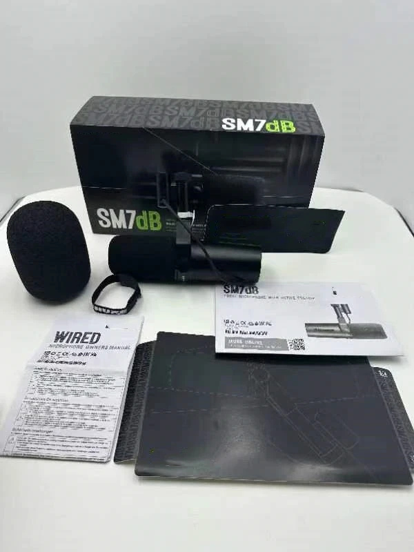 2026 Hot SM7dB Cardioid Dynamic Omni-directional RGB Lighting Vocal Microphone Built-In Preamp for Studio Broadcasting
