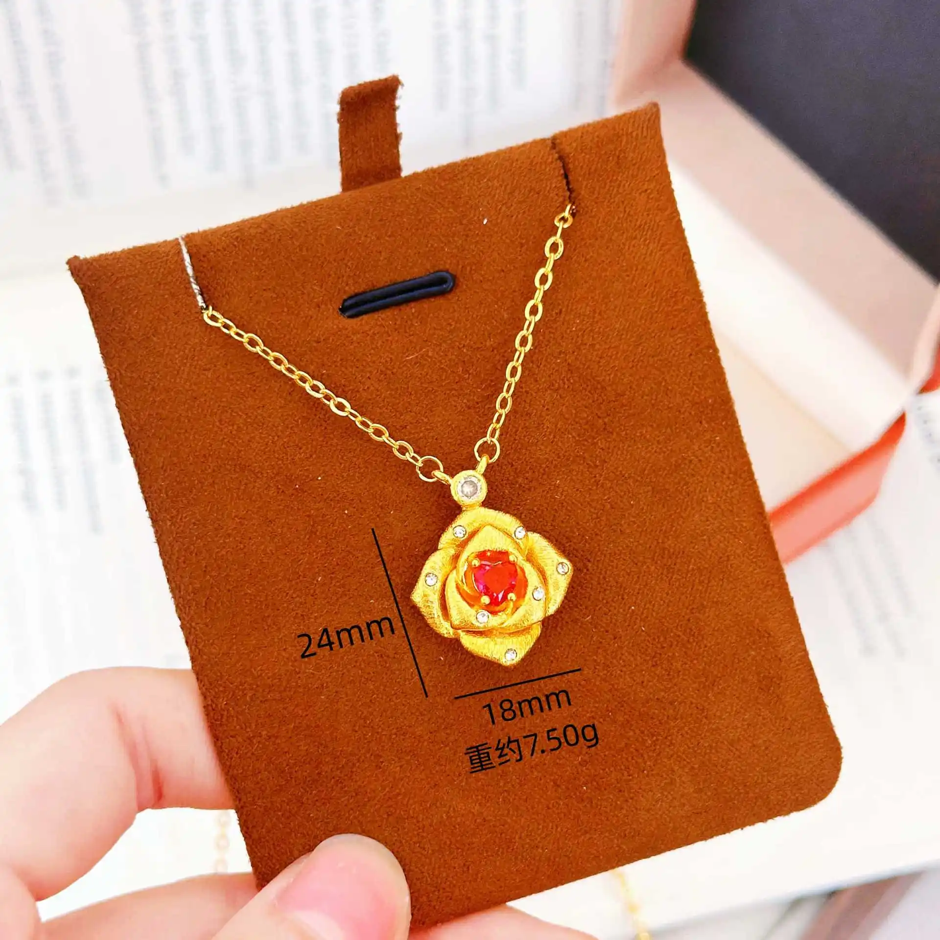 

Romantic Micro Inlay 3D Rose Necklace Pendant For Women 24K Gold AU999 Romantic rose design with vivid three-dimensional effect