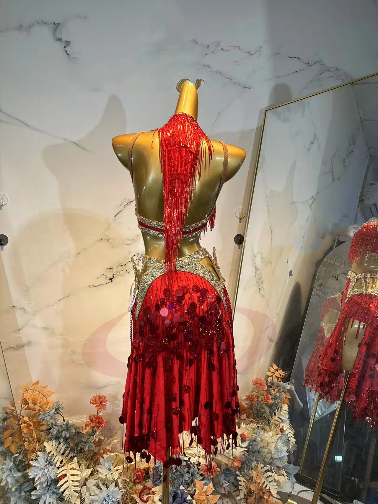 

Платье для латиноамериканских танцев, для взрослых и детей, элитное, на заказ, с золотыми и красными пайетками, бахромой, для танго и самбы, с декором из страз AB