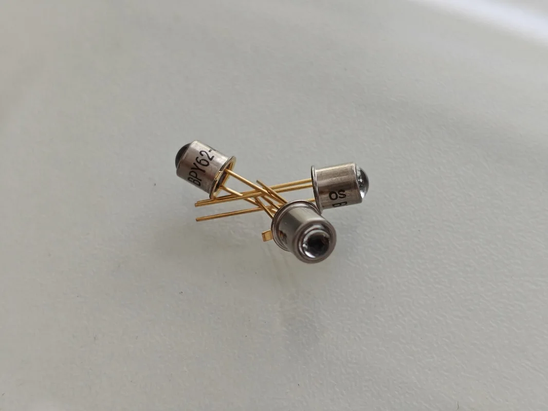 BPY62,Sensors, Transducers Optical Sensors Phototransistors 830nm Top View TO-206AA, TO-18-3 Metal Can