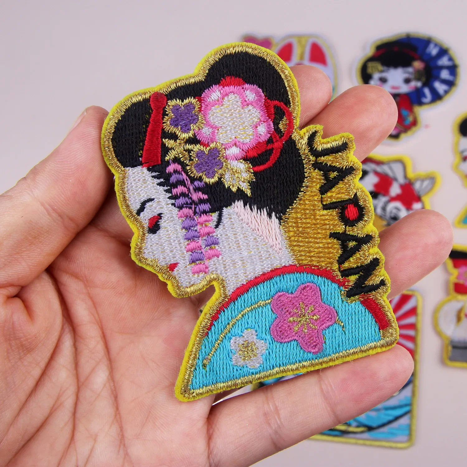 Japanese Style Embroidery Patches Tokyo Sensoji Temple Badges Classical Geisha Thermo Stickers Iron on Kimono Appliques Clothing