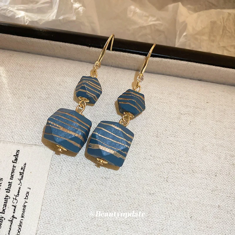 

Vintage Wooden Bohemian Blue Striped Big Earrings Niche Fashion Earrings Women's Temperament Earrings