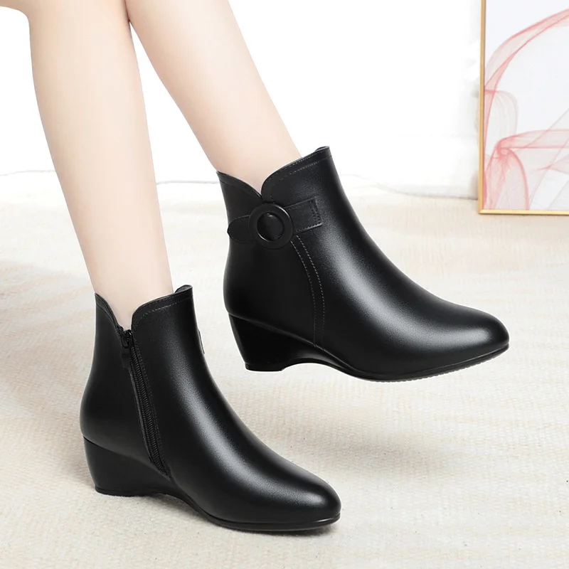 New Autumn Winter Warm Short Boots Women Black Solid Ankle Boots For Heel Zip Point Toe Fleece Wedge Mother Cotton Shoes