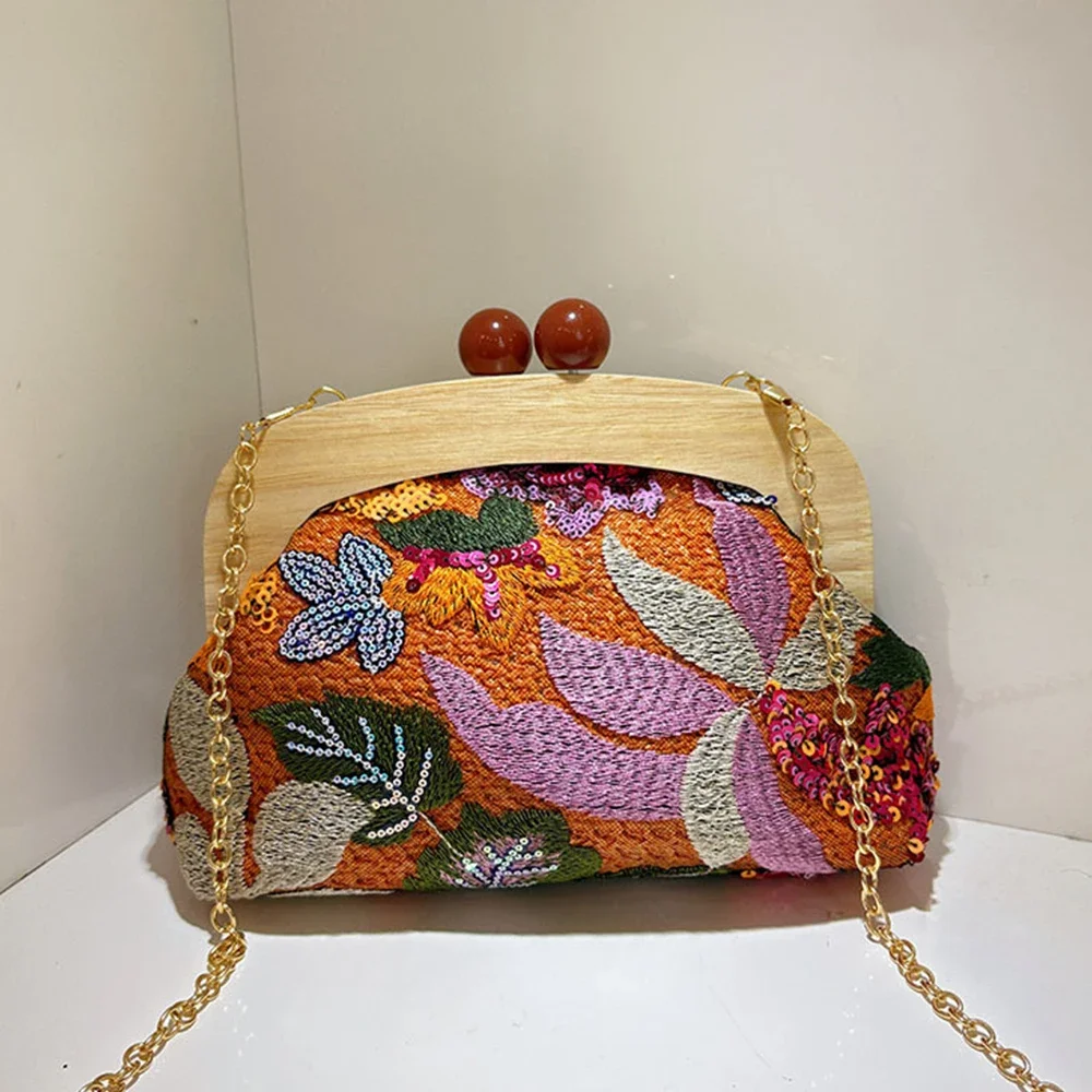 

Flower Sequined Wooden Clip Shoulder Bag Floral Appliques Crossbody Bags for Women Embroidery Shell Beach Bag Woven Handbag NEW