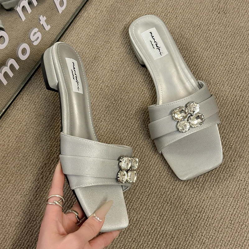 

Square Toe Crystal Modern Slippers Fashion Low Heel Women Slippers Summer Outdoor Pull on Slides Shoes Novelty Ladies Sandals