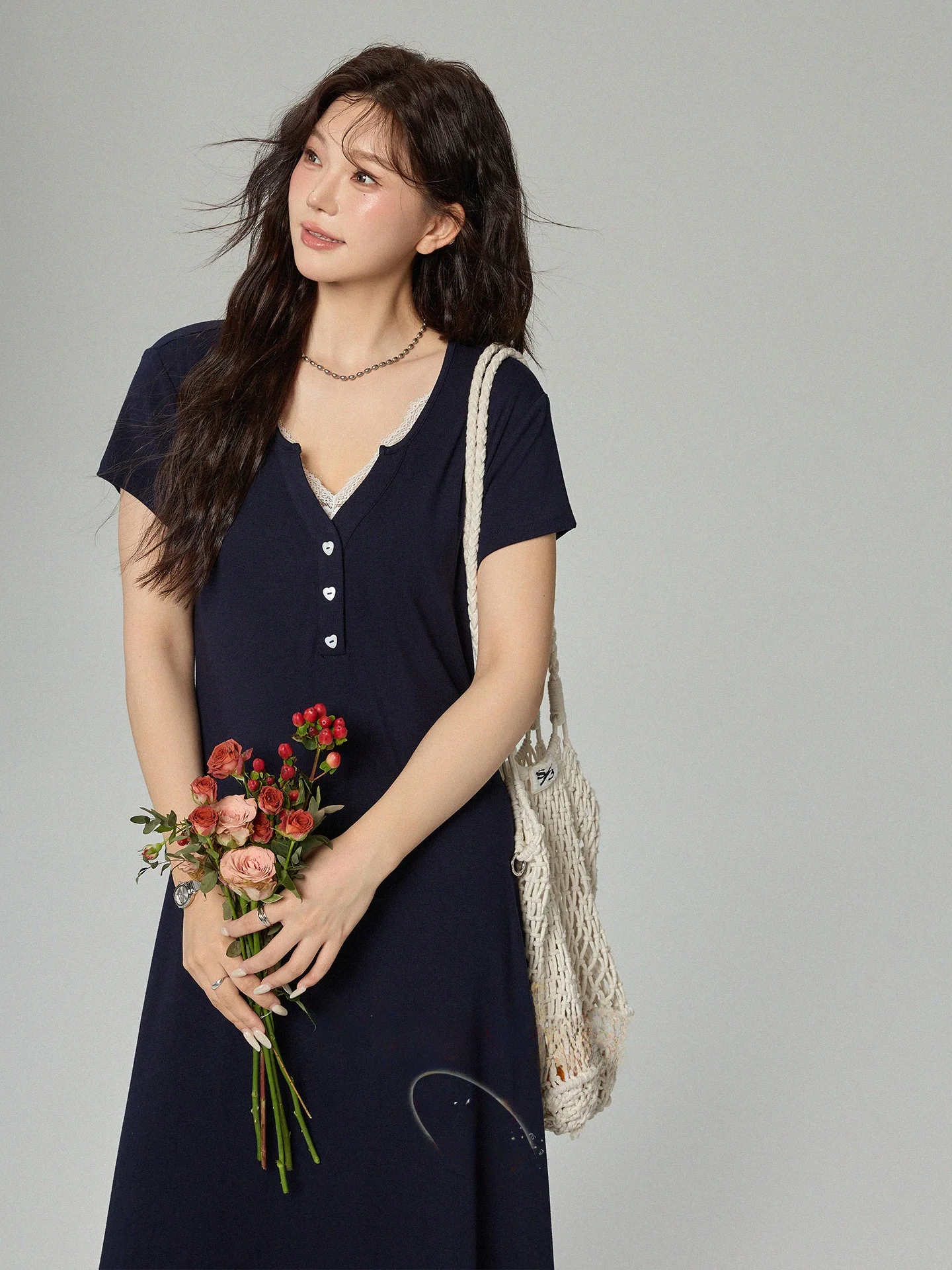 

Женское платье больших размеров с кружевными вставками, приталенное, длинное, с высокой талией, в корейском стиле, для повседневной носки, с V-образным вырезом, коротким рукавом