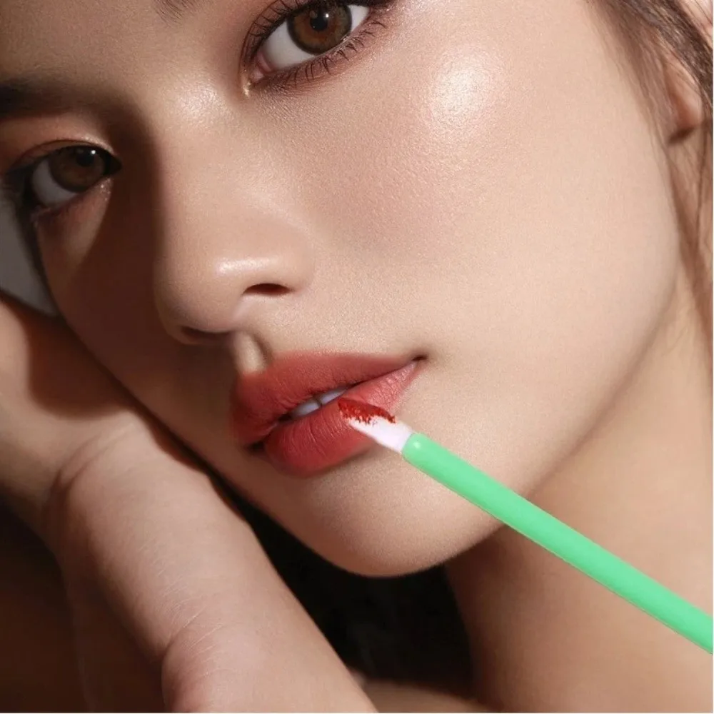 50pcs Beauty Tool Disposable Lip Brushes Makeup Applicator Solid Brush Rod Lip Gloss Wand Multi-purpose Eyeshadow Makeup Brush