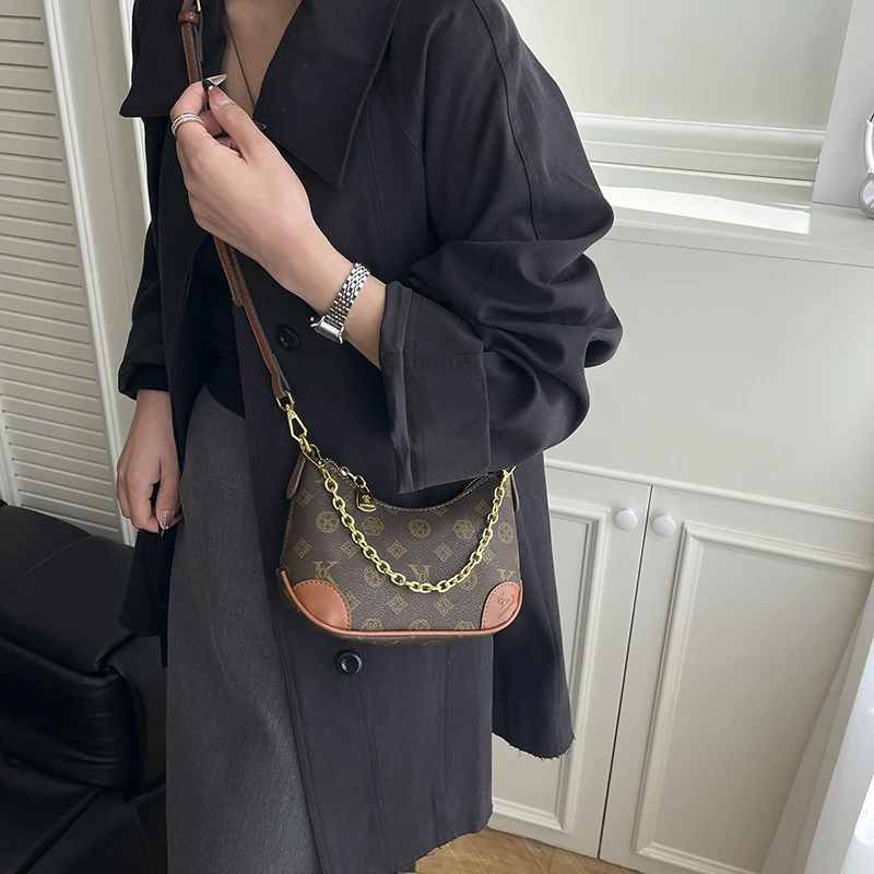 

Fashionable Ladies Handbag Crafted From Pond-Printed Leather Featuring High-End Daily Style