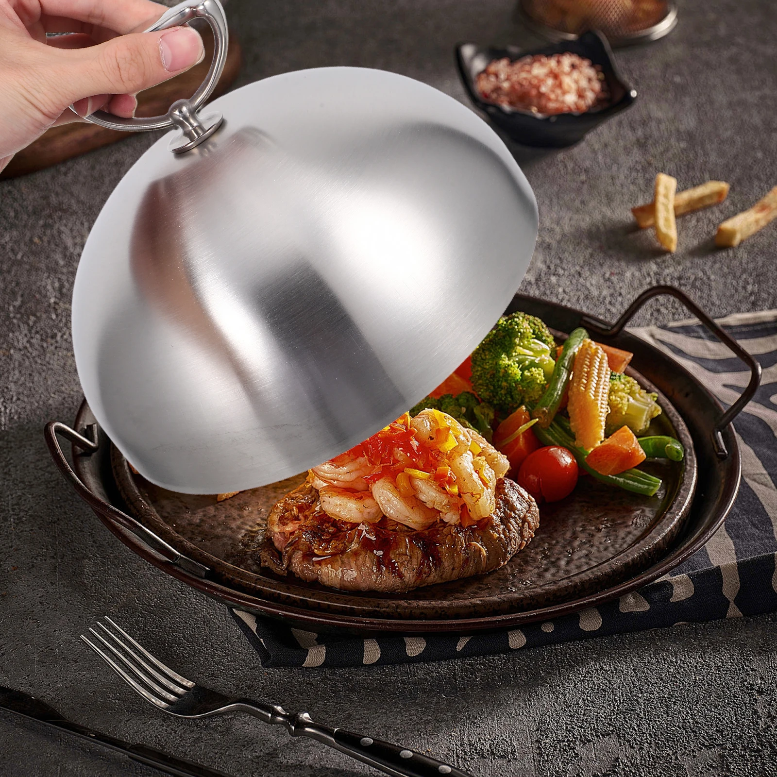 

Steak Cover Stainless Steel Meat Plate Insulation Dome Food Covers Thickened Iron Round Serve Buffet