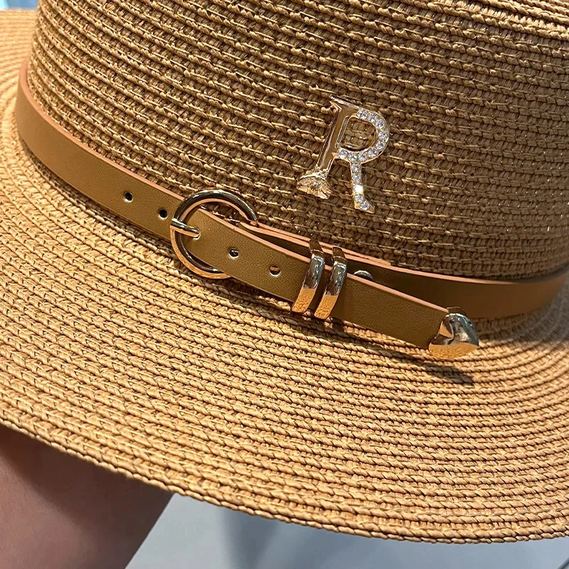 Sombrero plano de paja para mujer, sombrero de sol con letra R de Metal, a la moda, para playa, viajes y vacaciones