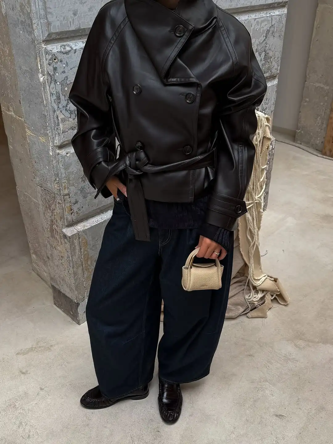 여성 레트로 터틀넥 가죽 재킷 패션 라펠 더블 브레스티드 루즈핏 벨트 아우터웨어 여성 가을 데일리 스트리트 코트