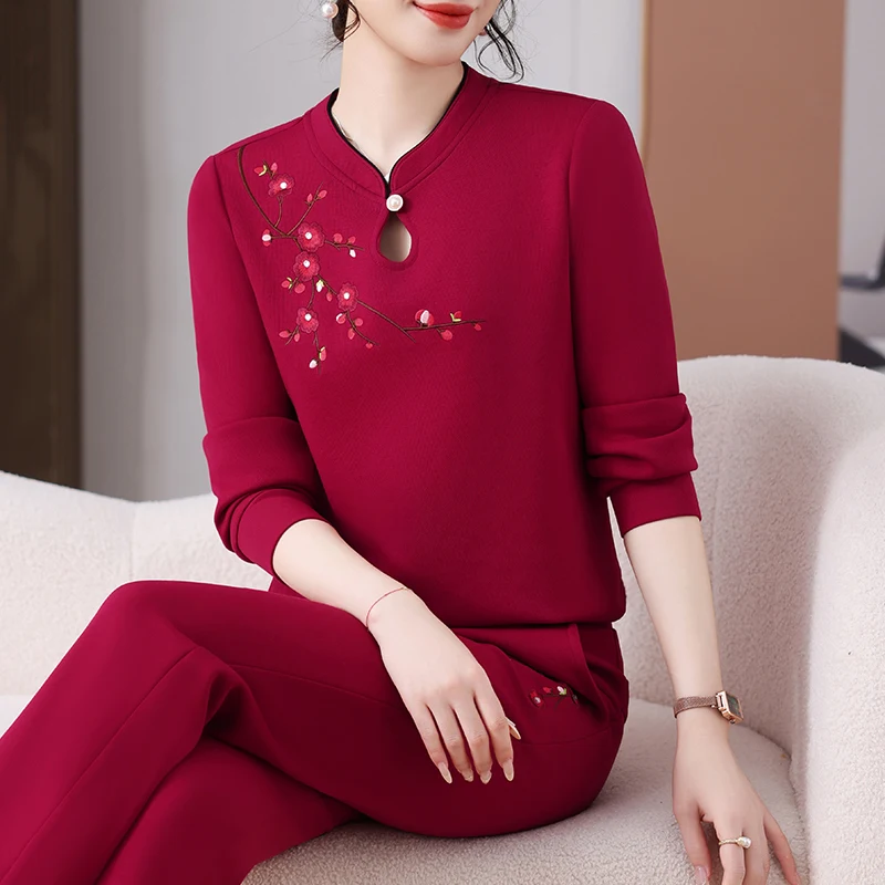 

Новый китайский спортивный костюм для женщин, осень 2024, комплект из двух предметов для среднего возраста, с вышивкой, свободный крой, хлопок