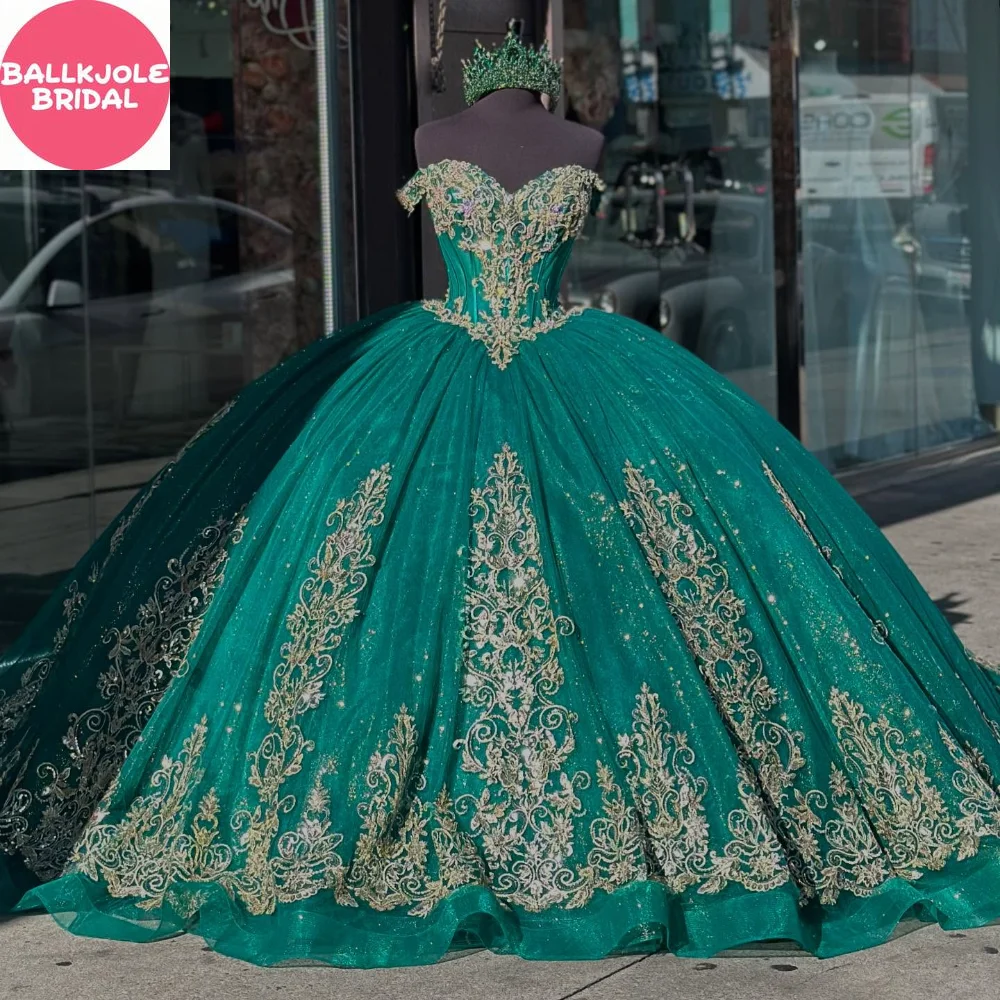 

Classic Emerald Green Quinceañera Dress 2025 Sweetheart Off-Shoulder Ball Gown with Gold Appliques Robe Princesse Bleu Femme