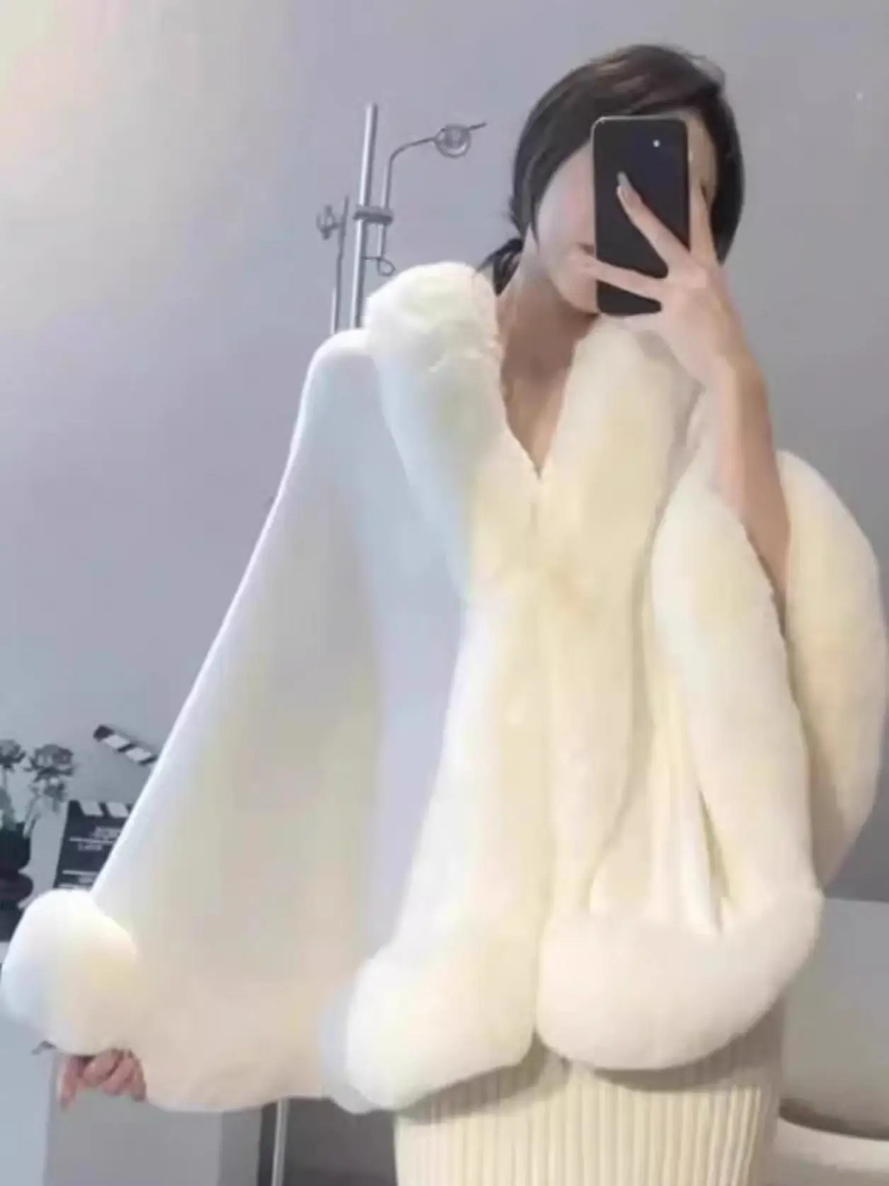 Trendy Women's Knitted Cardigan Shawl Coat Winter New Style Fashionable Warm Outerwear with Fur Collar Matched with 