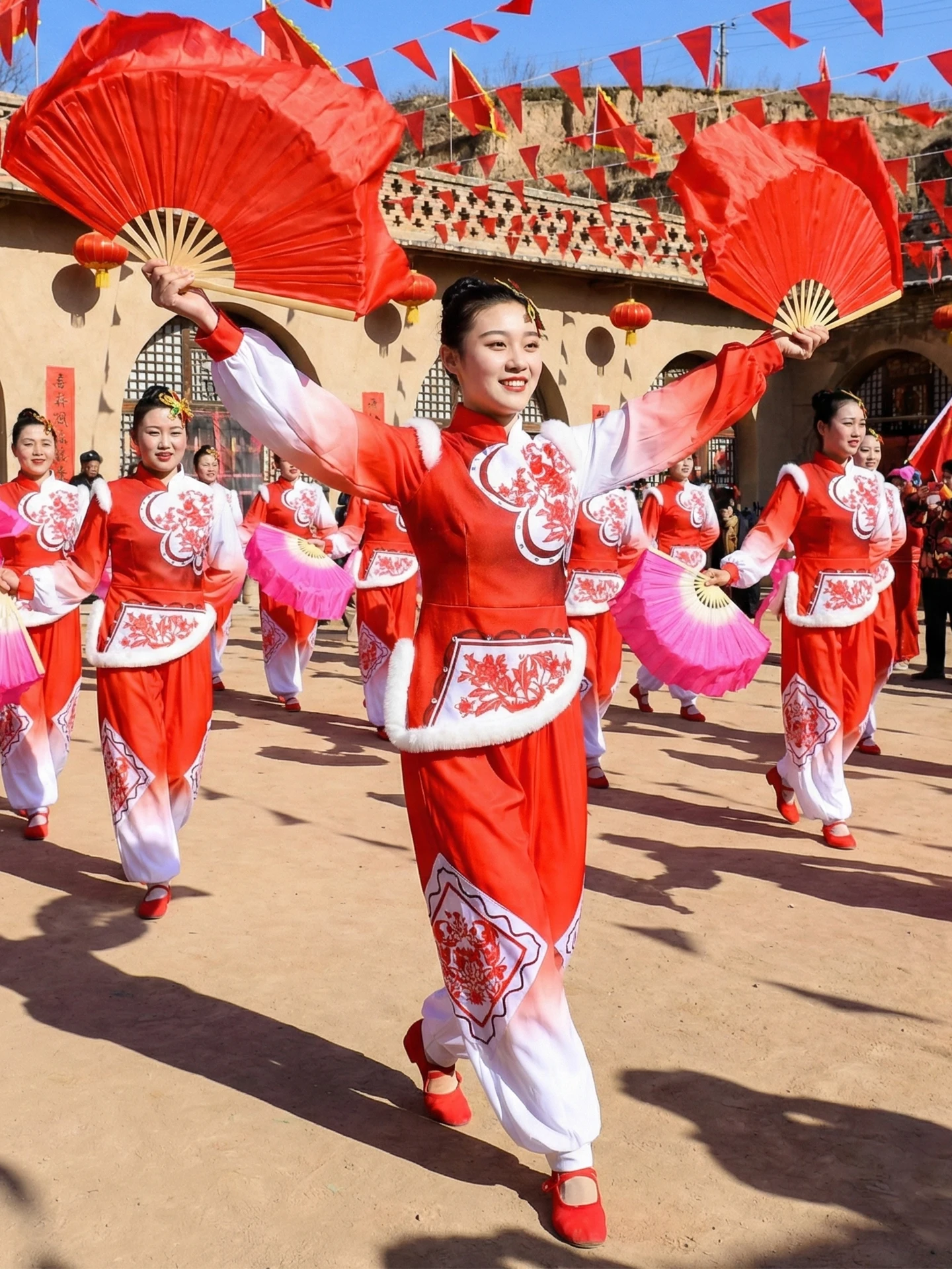 

New 2026 Dance Costume Guzhou Northeast Rice Crop Dance Men Women Adult Performance Clothes Drums Lions Dragons Celebration O...