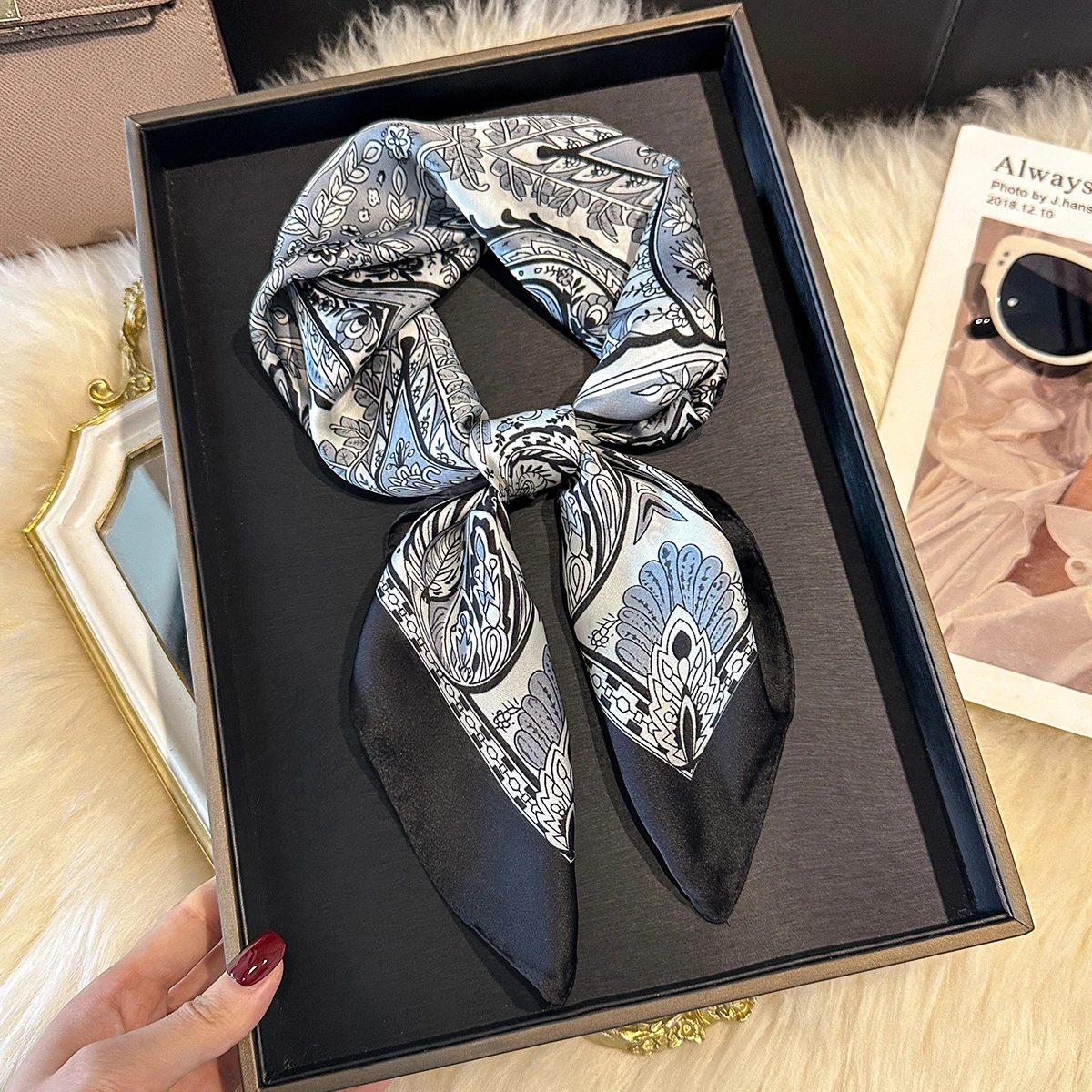 

2023 Роскошный женский атласный квадратный шарф с принтом пейсли, женский шарф из искусственного шелка, дышащий ветрозащитный модный аксессуар