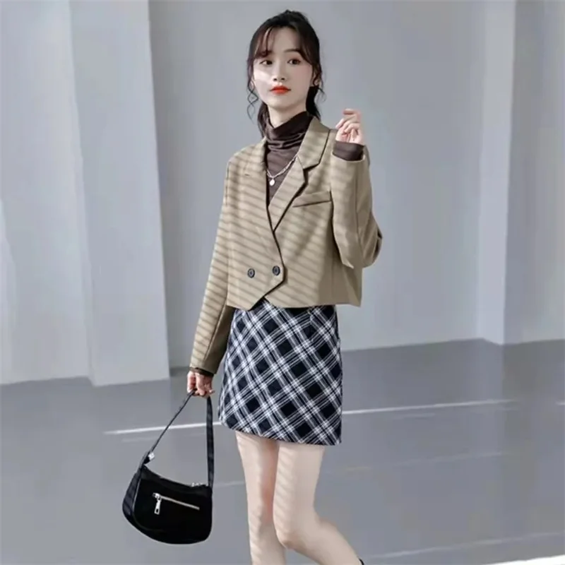 Fried Street Short Small Suit Thick Coat Female 2023 Spring Autumn New Design Sense Niche Loose Women's Korean Version Suit Top