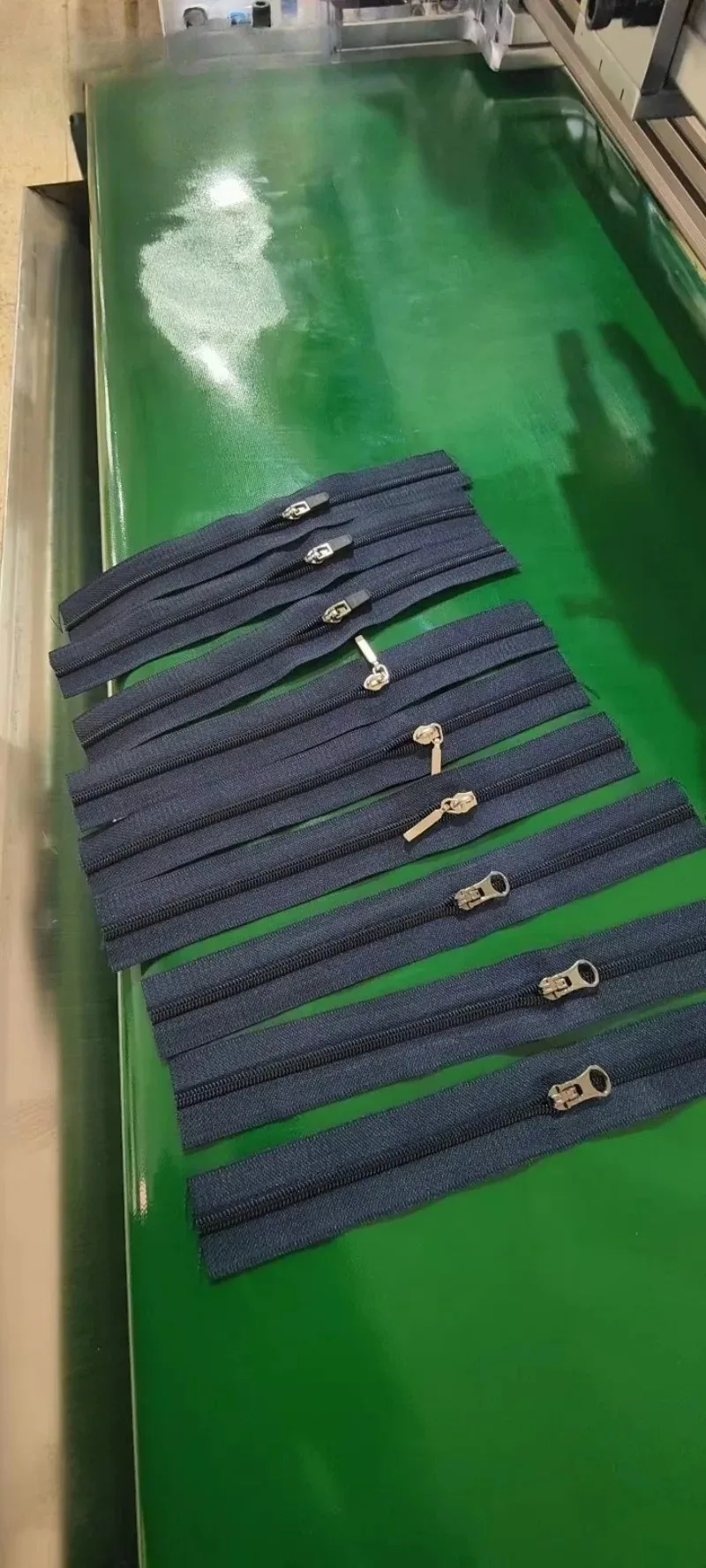 Machine de découpe d'installation de curseur automatique, fermeture éclair CFC, machine adaptée