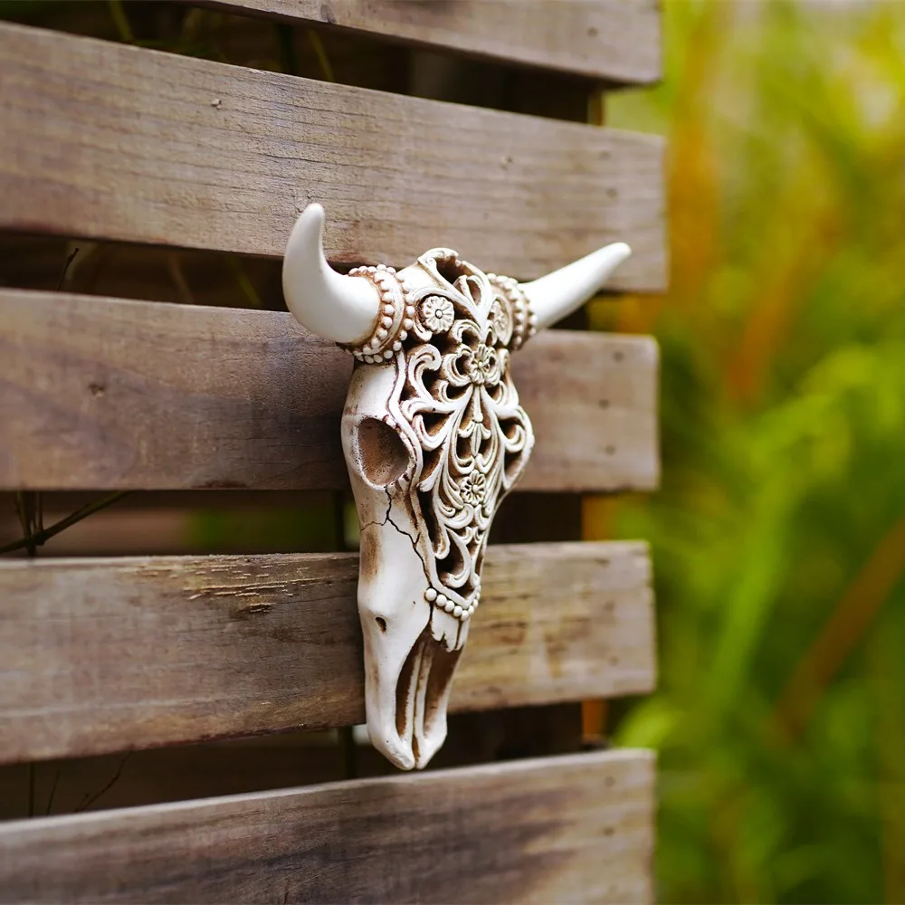 Retro Bull Skull Ornaments 3D Hollow Animal Sculpture Resin Longhorn Cow Head Crafts Wall Hanging Decoration Home Decor Figurine