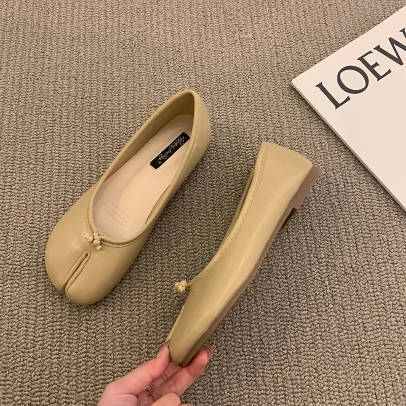 Women Flats Tabi Ninja Shoes Woman Microfiber Leather Comfy Flats Split Toe Slippers Soft Bottom Loafers Solid Brief Flat Shoes