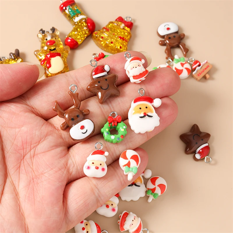 10 Stück niedliche Weihnachtsanhänger aus Kunstharz mit Weihnachtsmann, Rentier und Baum für die Herstellung von Halsketten, Ohrringen, DIY-Bastelarbeiten und Schmuckzubehör – Detail 2