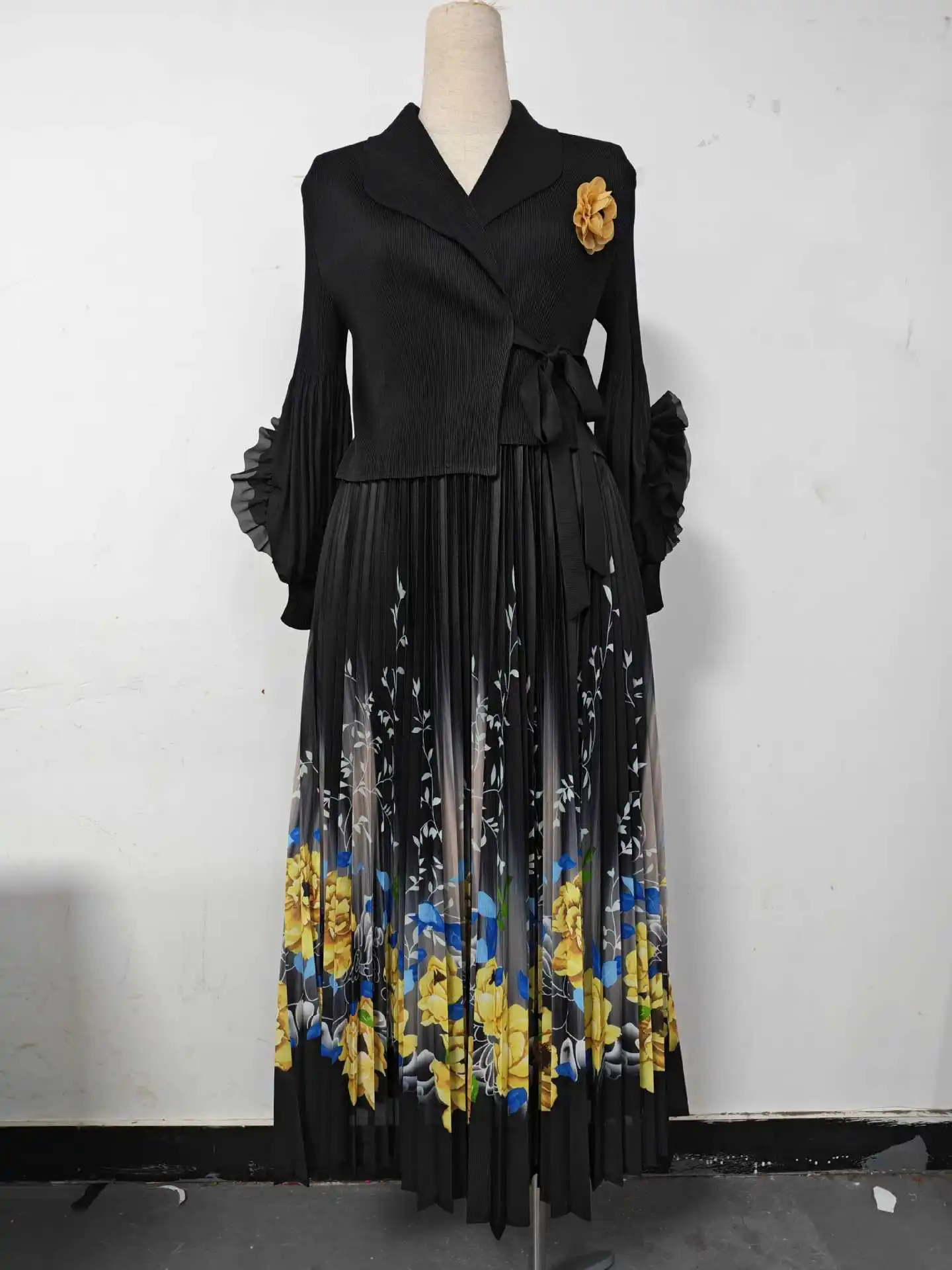 

Miyake Pleated Dress for Women 2025 New Fashion Printed Suit Collar Lantern Sleeve Stud Flower Tie Large Size Pleated Skirt