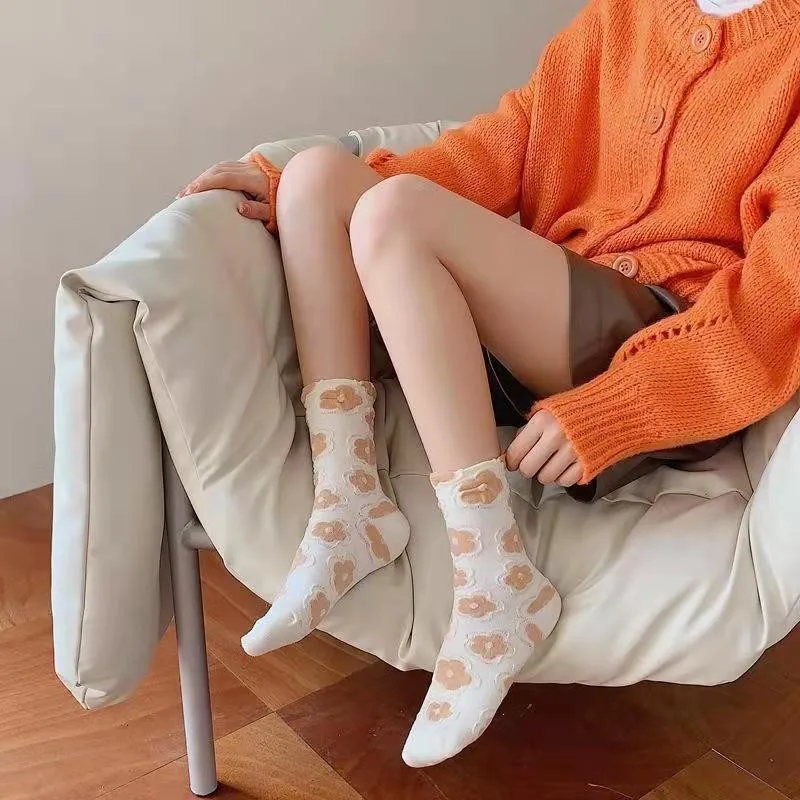 5 Pairs of Retro Textured Palace Style Women\'s Socks With Fashionable Three-Dimensional Relief Soft and Comfortable Casual Socks