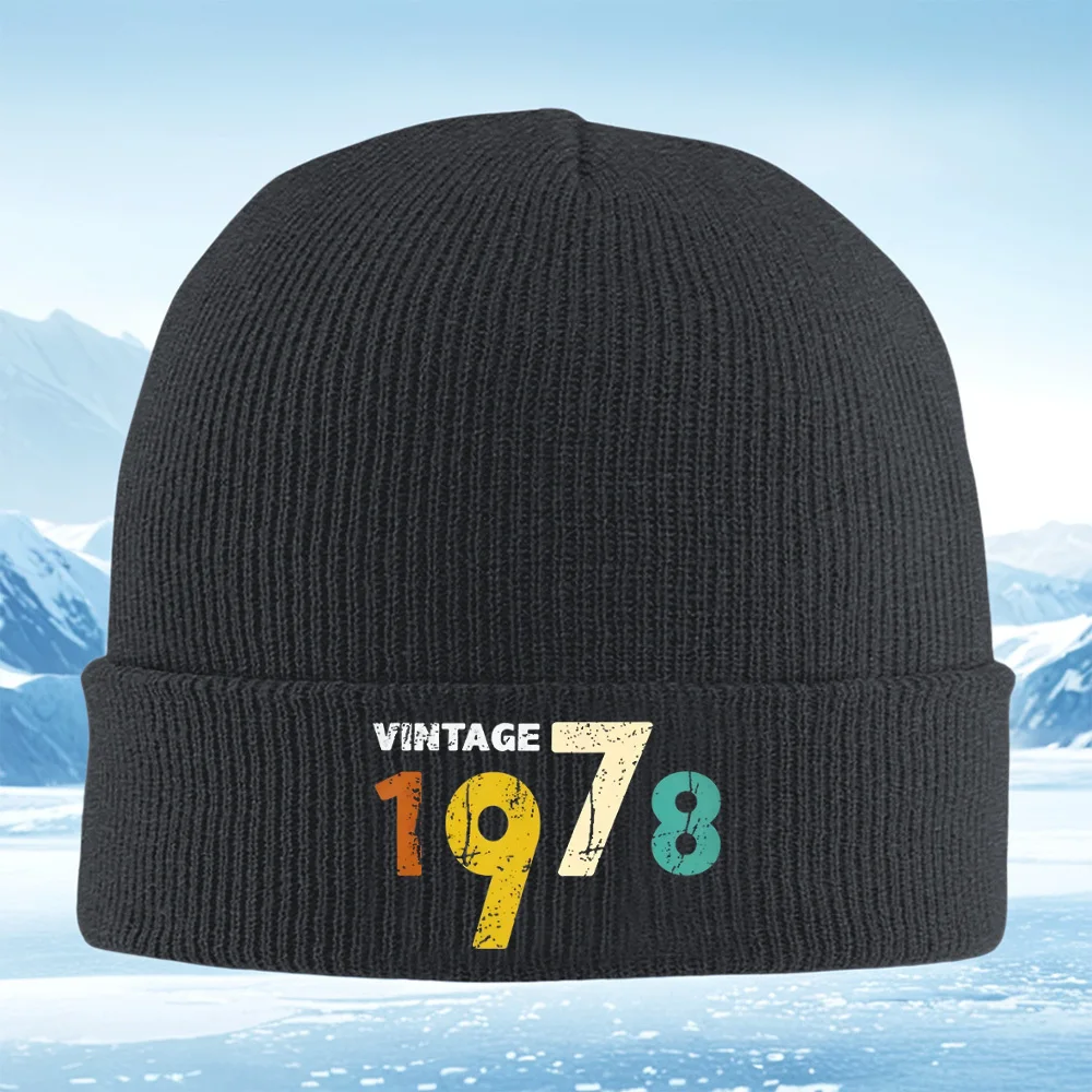 Vintage design jaren nummer tekst zwarte achtergrond Mannen Vrouwen Unisex Gebreide Muts Beanie Pullover Cap Winter Thermische Warme Kerstmis