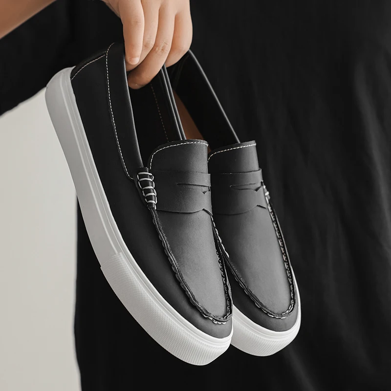 Mocasines de cuero a la moda para hombre, zapatos informales suaves y cómodos para hombre, zapatos de conducción sin cordones, zapatos ligeros transpirables para caminar