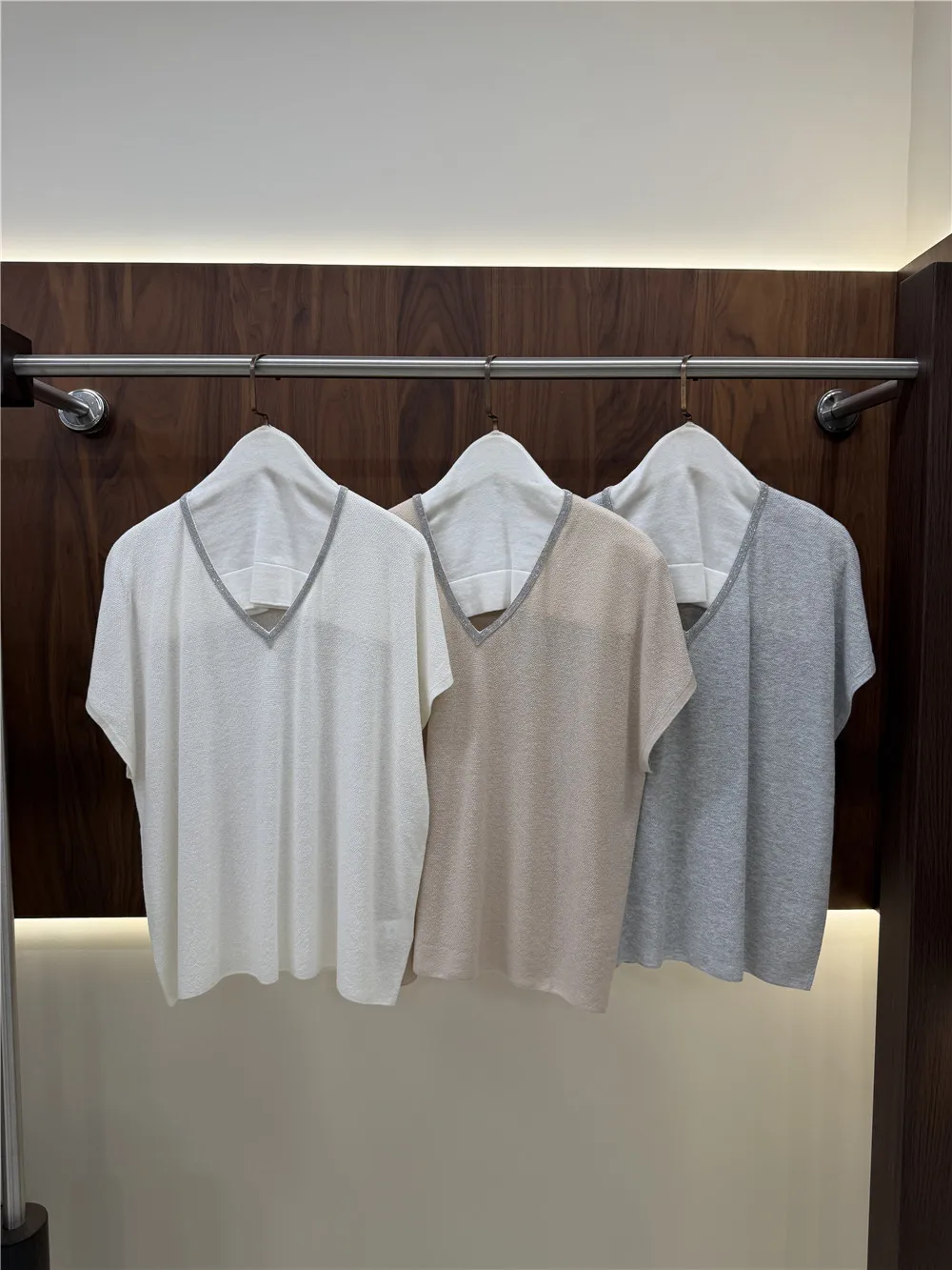 Women's V-Neck Beaded Short-Sleeve Silk-Linen Blend Knit T-shirts Tops