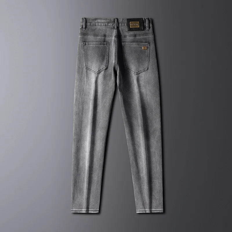 Rokerige Grijze Jeans Heren Lichte Luxe Business 2024 Nieuwe Lente En Herfst Klassieke Eenvoudige Slim Fit Volledig Bijpassende Elastische Broek