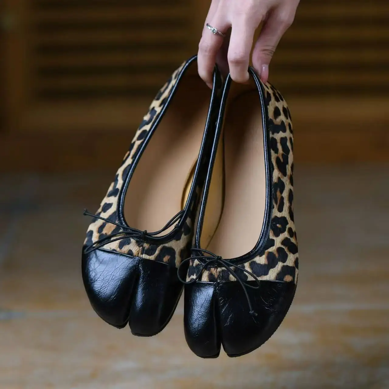 

Leopard Women Split Toe Tabi Mary Jane Ballerina Shoes Casual Comfort Flats Slip-On Female Shoes For Flats Design Inspired Shoes