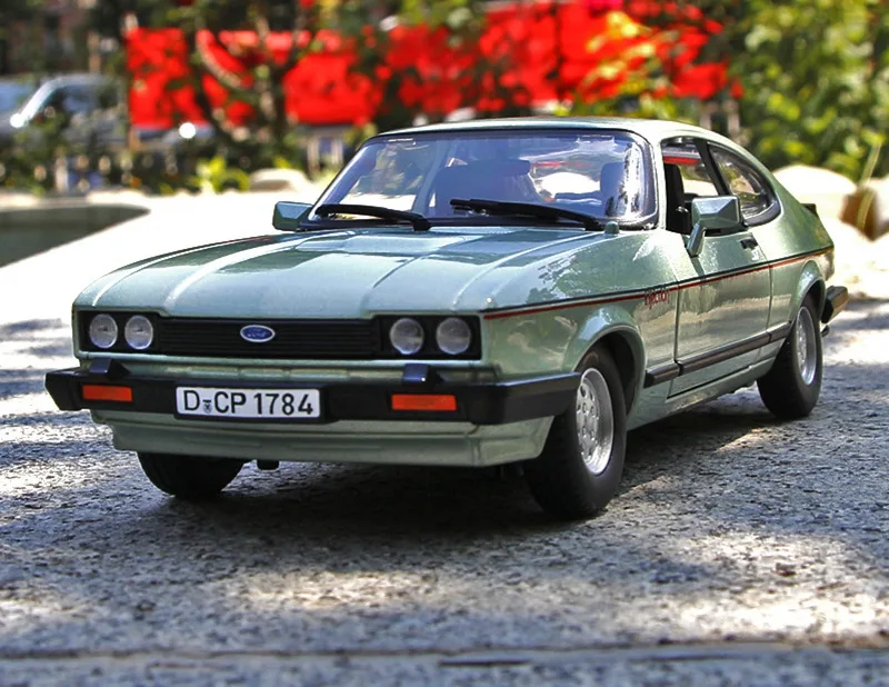 

1/24 New Arrival Special Price Diecast Metal American Vintage 1982 Classic Car Model Furniture Display Collection Toys Children